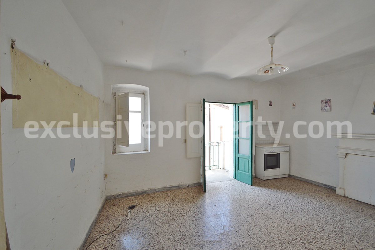 Historical town house with panoramic terrace and sea view for sale in Montefalcone del Sannio - Molise