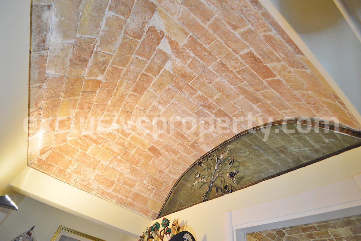 Brick property renovated in an antique style a few km from the beach