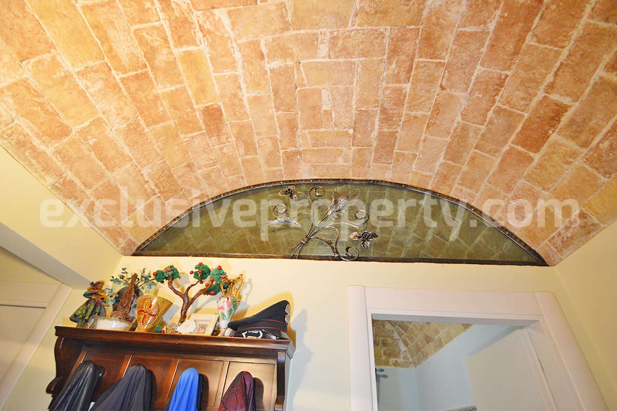 Brick property renovated in an antique style a few km from the beach