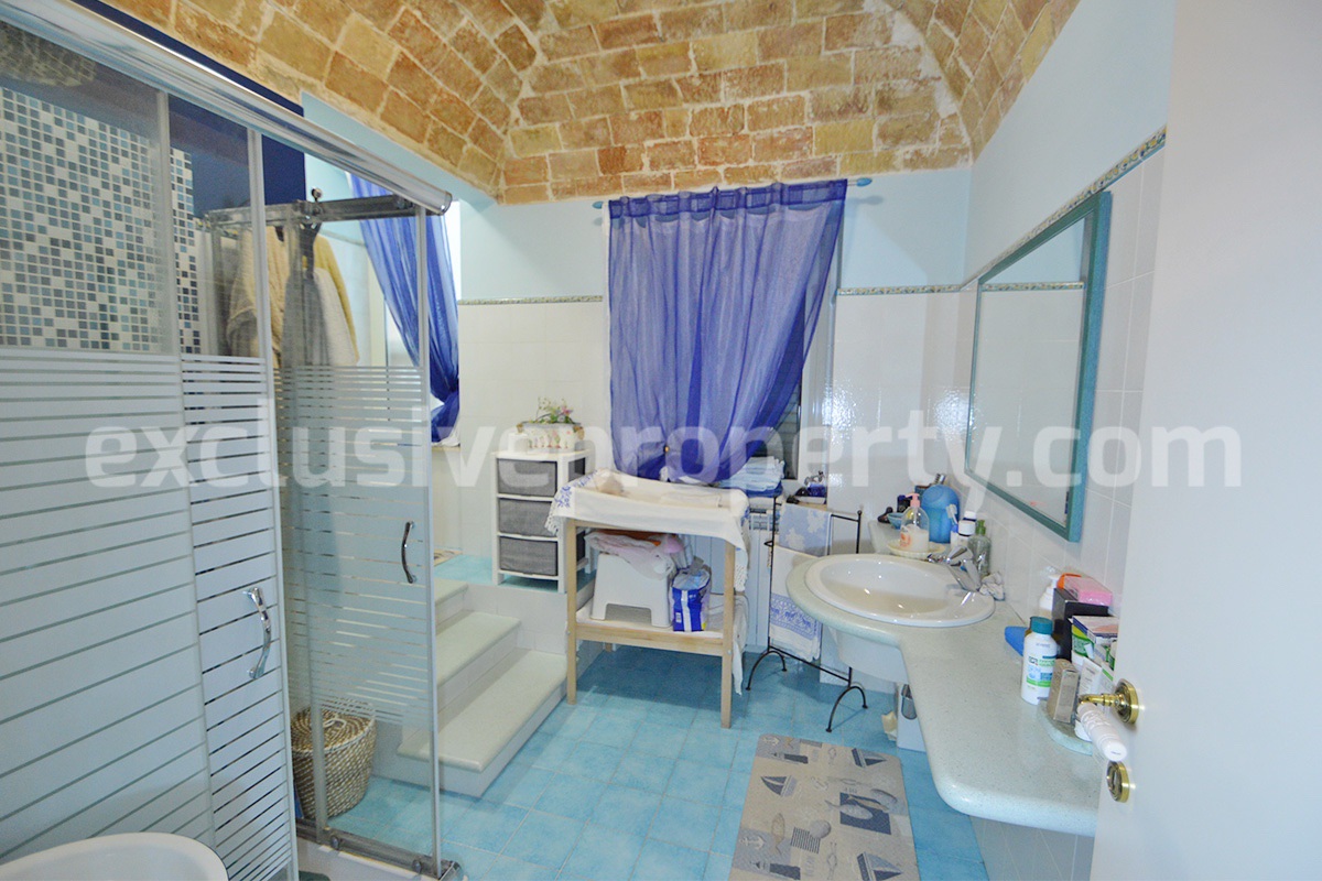 Brick property renovated in an antique style a few km from the beach
