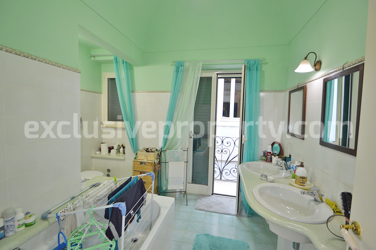 Brick property renovated in an antique style a few km from the beach