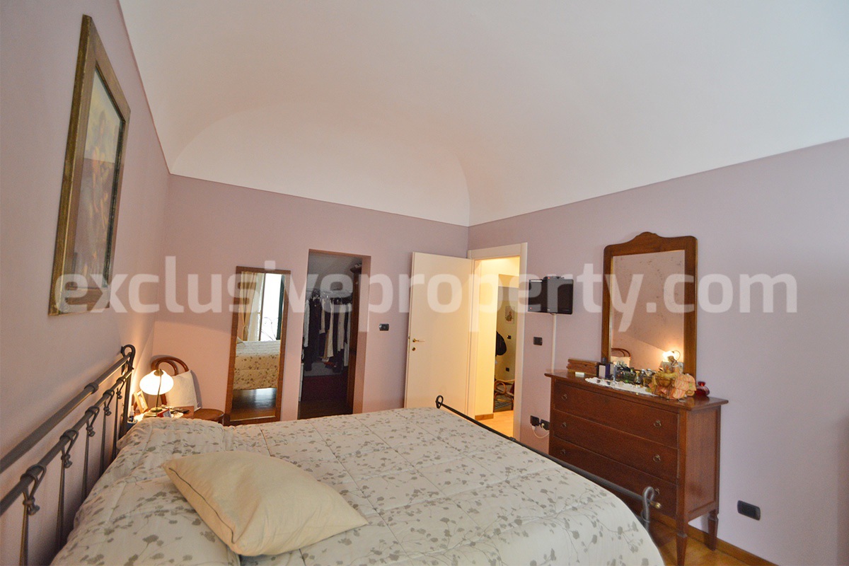 Brick property renovated in an antique style a few km from the beach