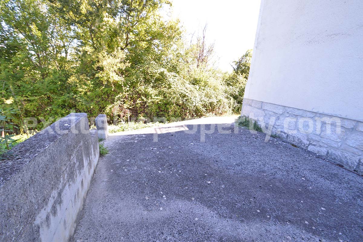 Stone House for Sale in Bagnoli del Trigno - Molise with Terrace - Land and Views