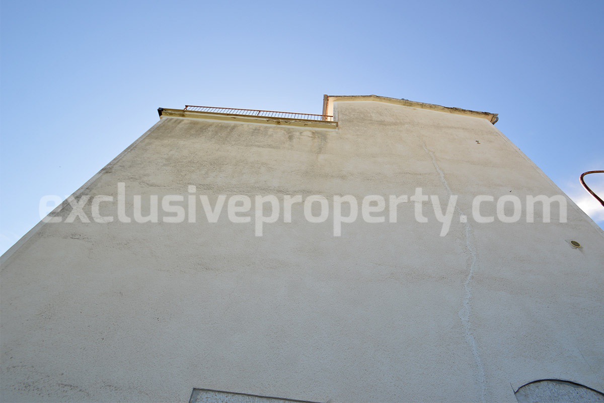 Stone House for Sale in Bagnoli del Trigno - Molise with Terrace - Land and Views