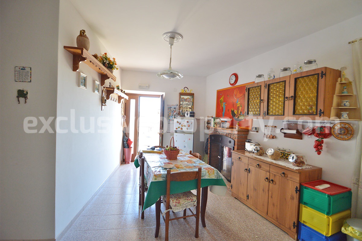 Move-in Ready Town House with Terrace and Hillside Views in Duronia - Molise