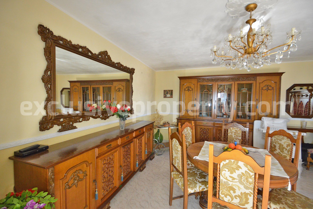 Move-in Ready Town House with Terrace and Hillside Views in Duronia - Molise