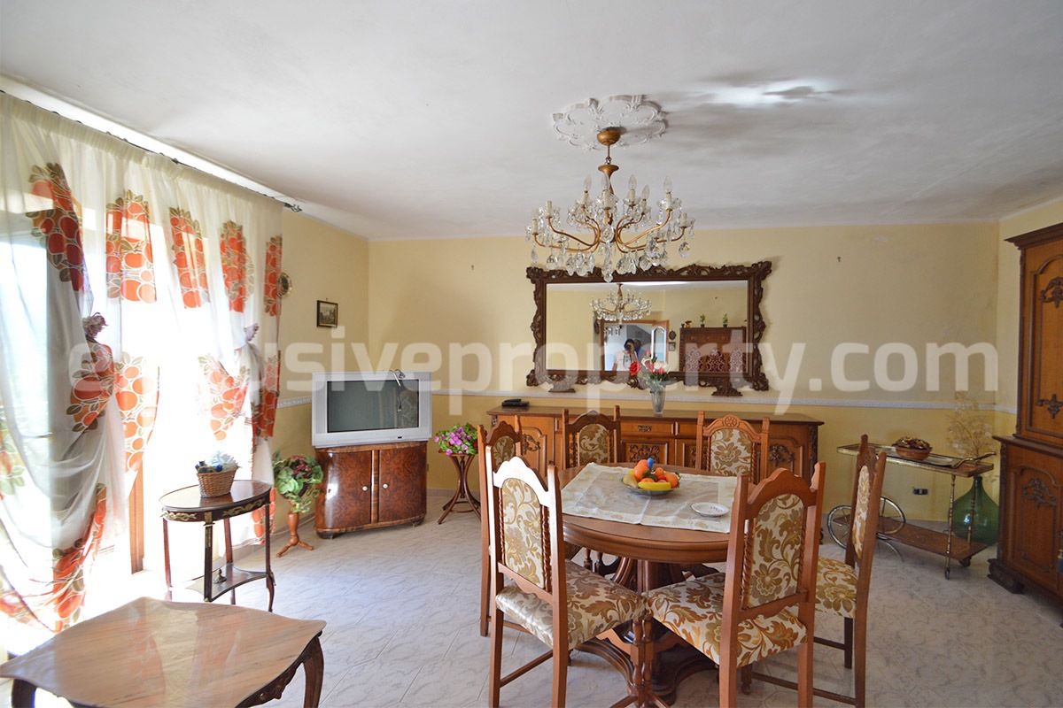 Move-in Ready Town House with Terrace and Hillside Views in Duronia - Molise