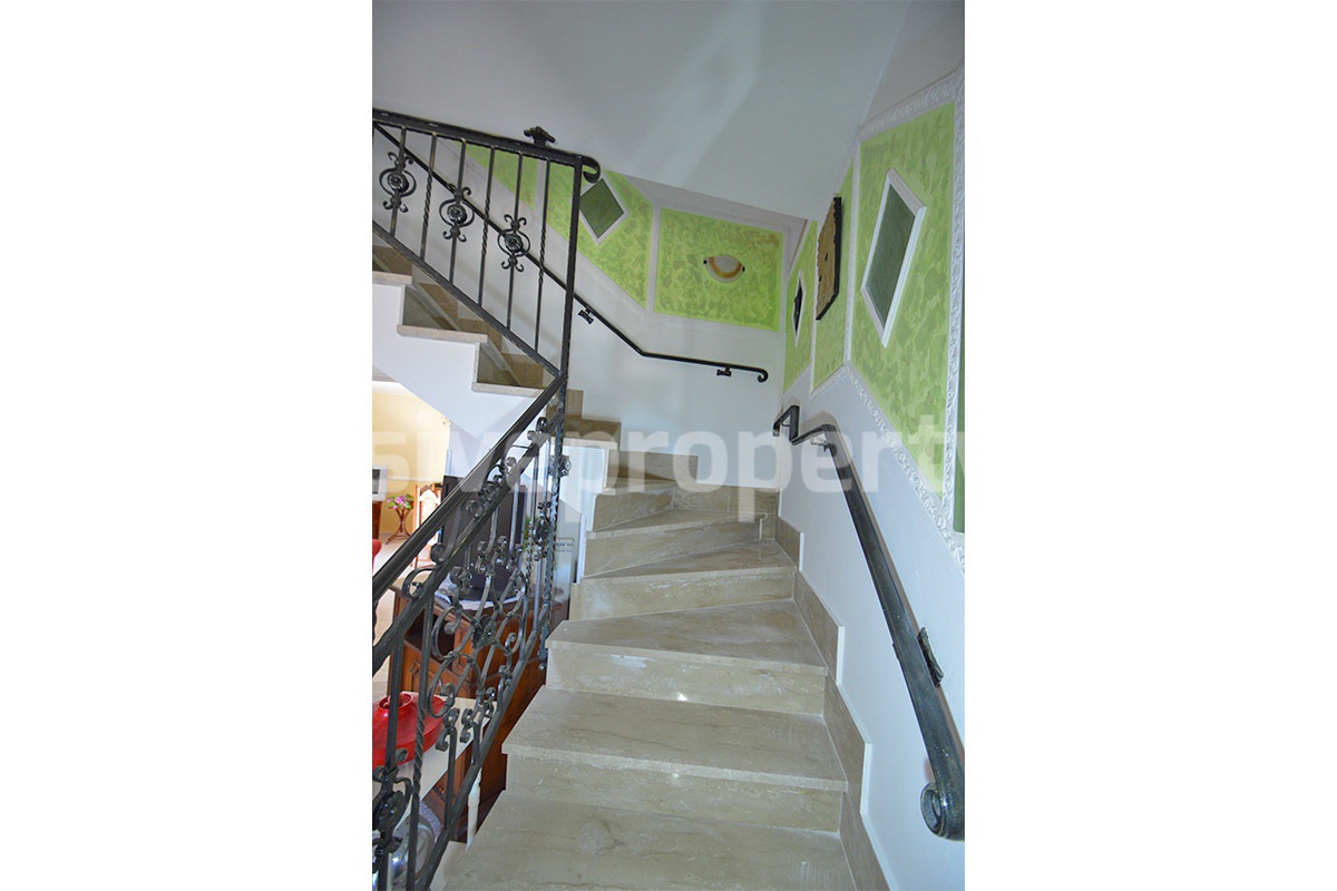 Move-in Ready Town House with Terrace and Hillside Views in Duronia - Molise