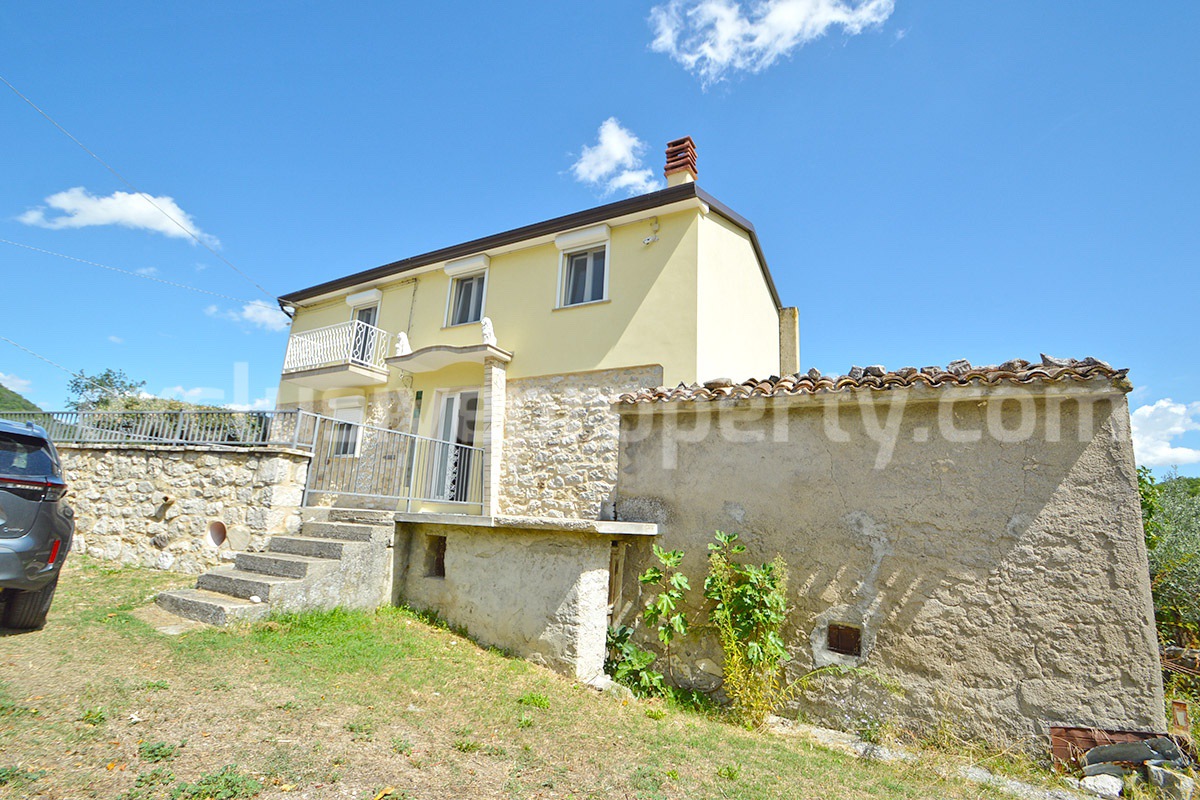 Country Home with Pool - Olive Trees and 3 Hectares for Sale in the Abruzzo Countryside - Gessopalena