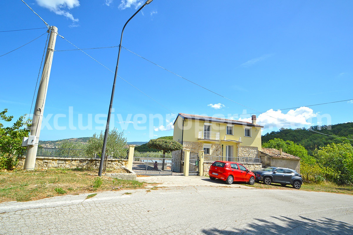 Country Home with Pool - Olive Trees and 3 Hectares for Sale in the Abruzzo Countryside - Gessopalena