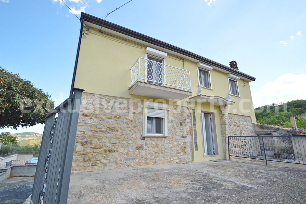 Country Home with Pool - Olive Trees and 3 Hectares for Sale in the Abruzzo Countryside - Gessopalena