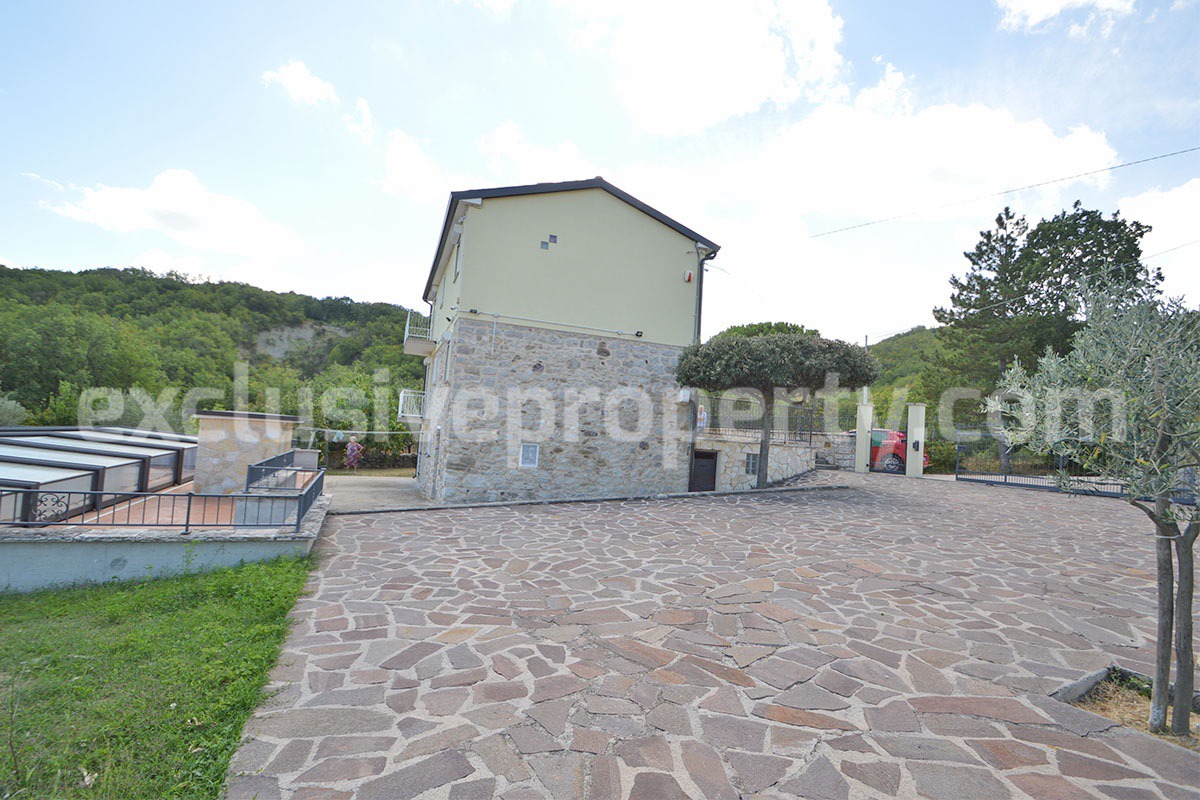 Country Home with Pool - Olive Trees and 3 Hectares for Sale in the Abruzzo Countryside - Gessopalena