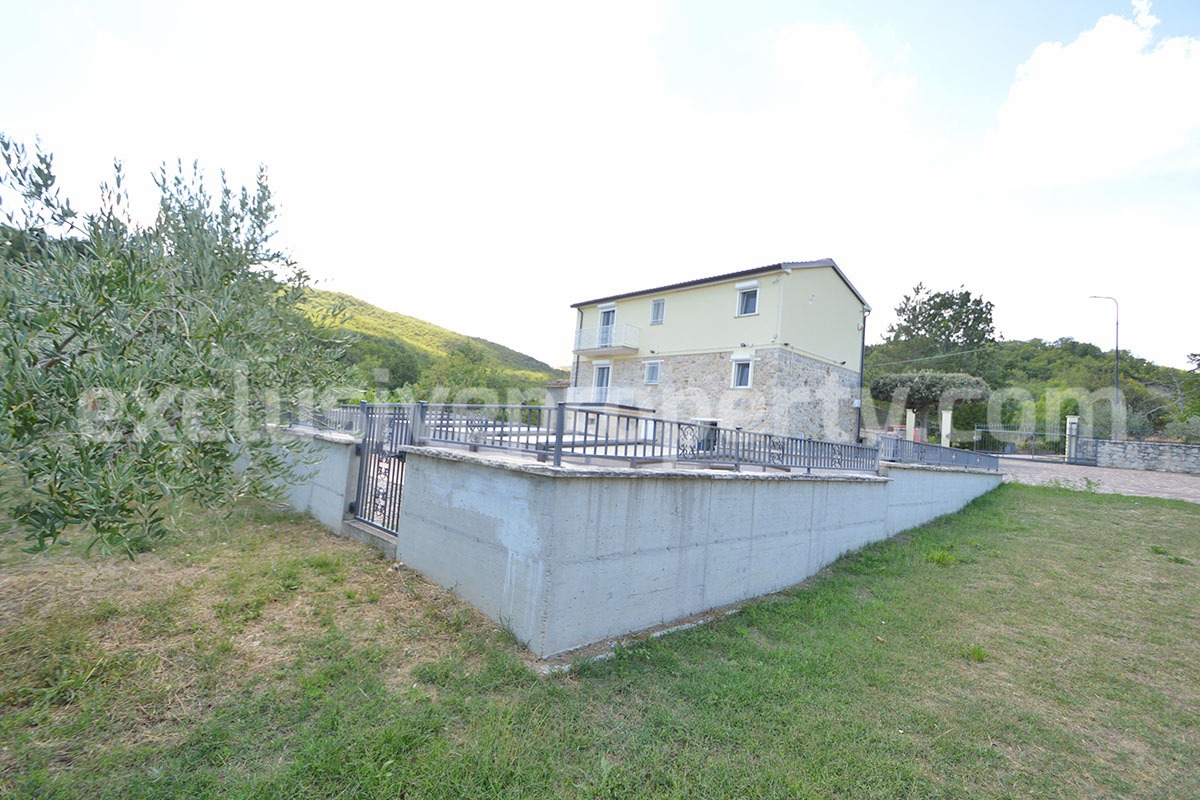 Country Home with Pool - Olive Trees and 3 Hectares for Sale in the Abruzzo Countryside - Gessopalena