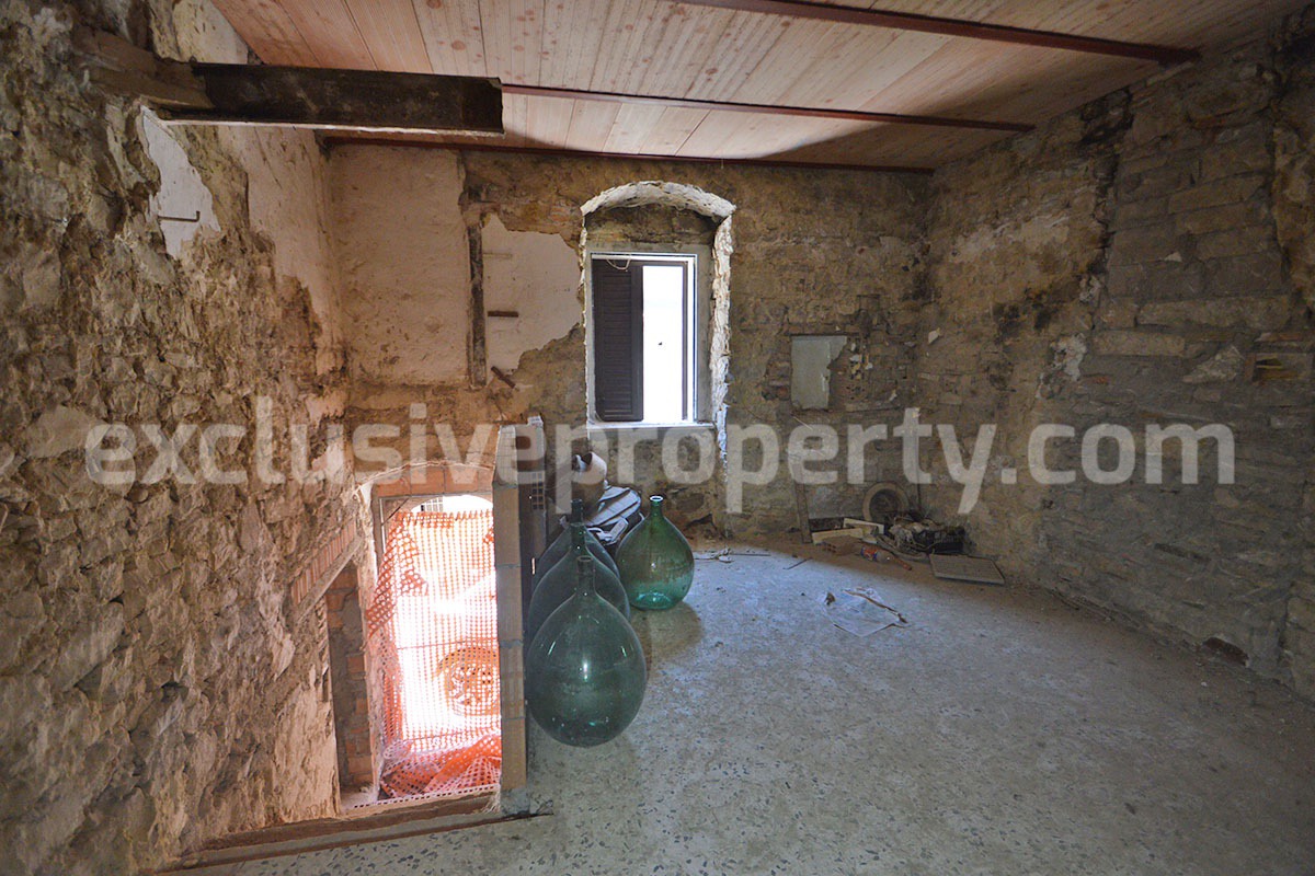 Stone House to Renovate Inside for Sale with New Roof and Garage in Italy
