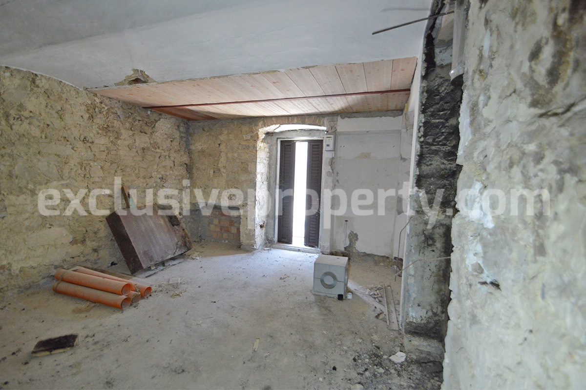 Stone House to Renovate Inside for Sale with New Roof and Garage in Italy