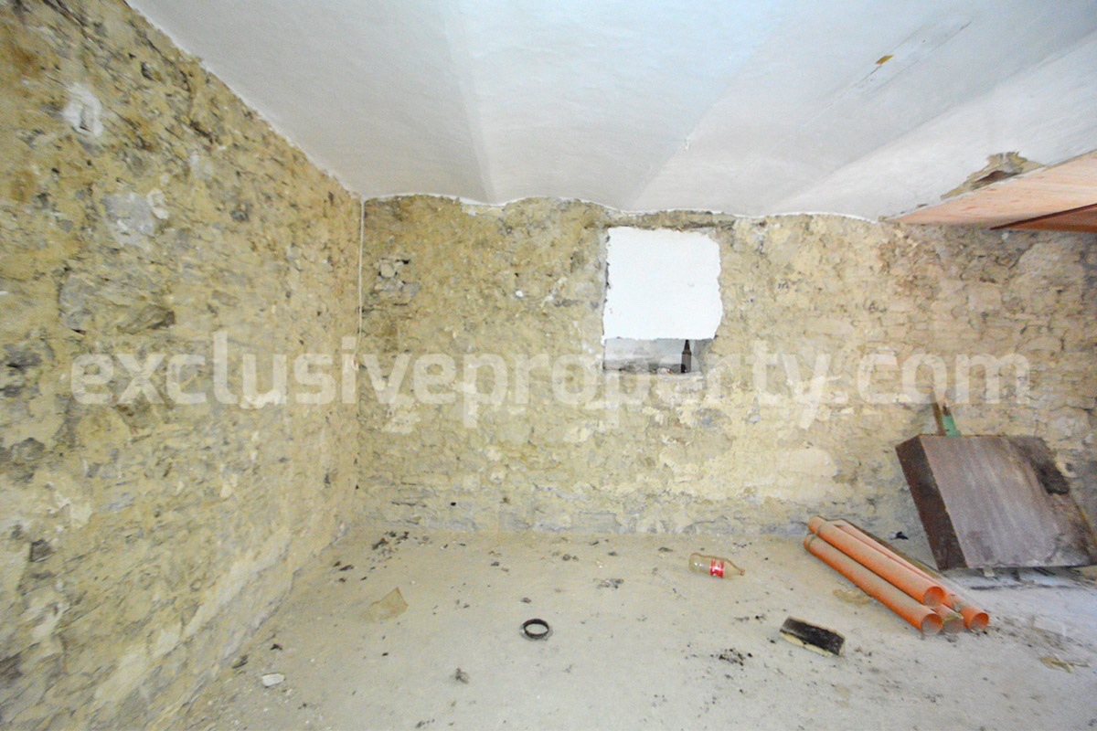 Stone House to Renovate Inside for Sale with New Roof and Garage in Italy