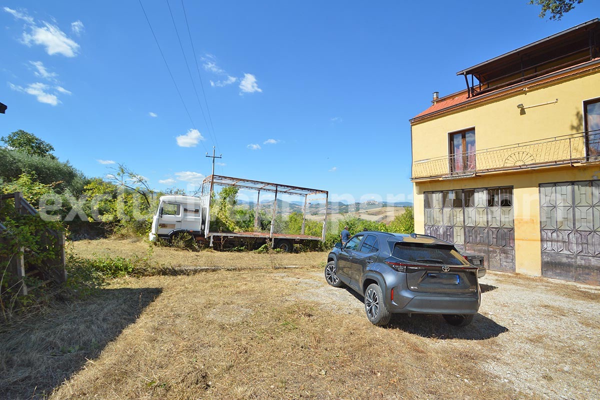 Country House with Land - Sea View and Large Garages for Sale in Acquaviva Collecroce - Molise