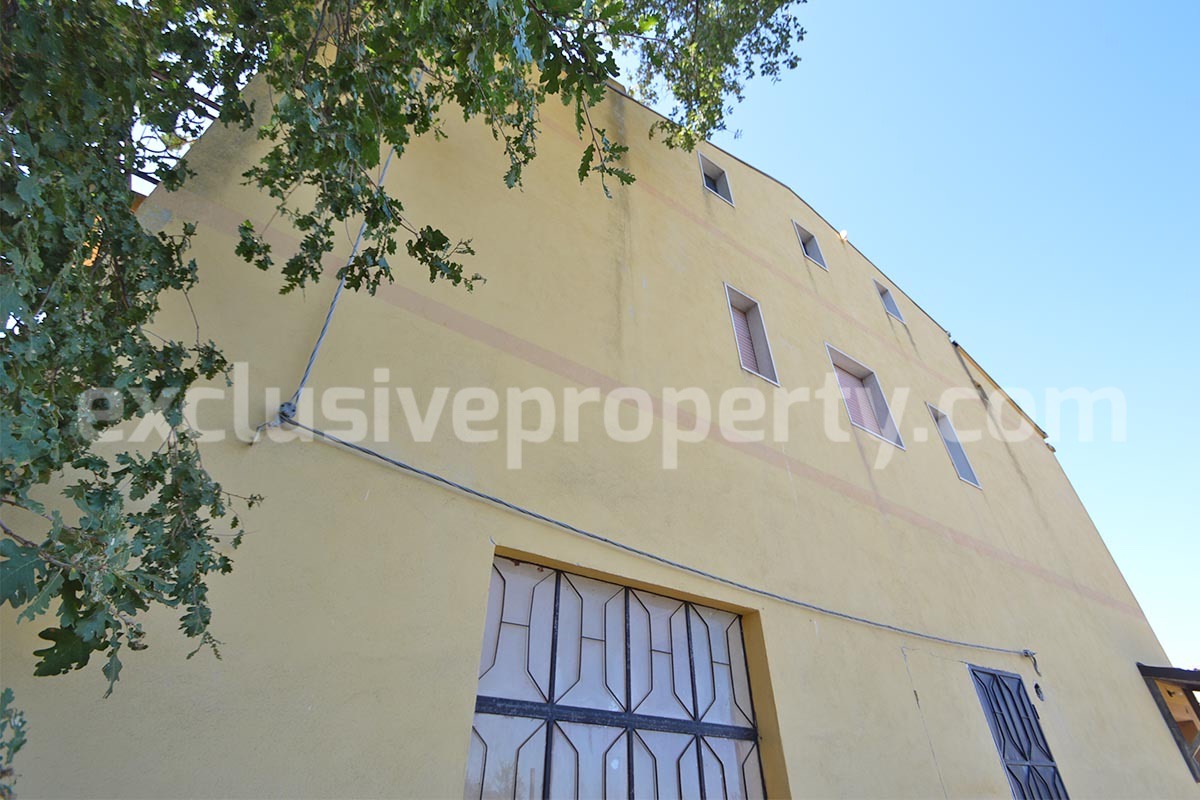 Country House with Land - Sea View and Large Garages for Sale in Acquaviva Collecroce - Molise