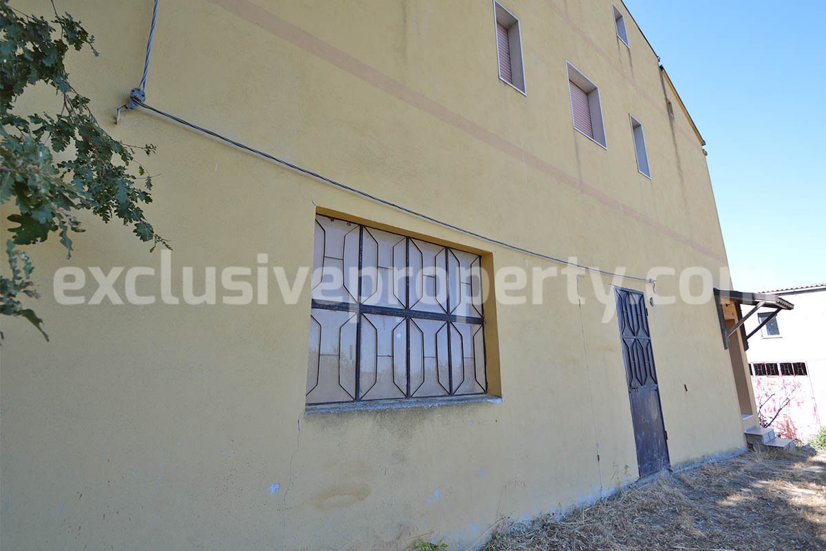 Country House with Land - Sea View and Large Garages for Sale in Acquaviva Collecroce - Molise