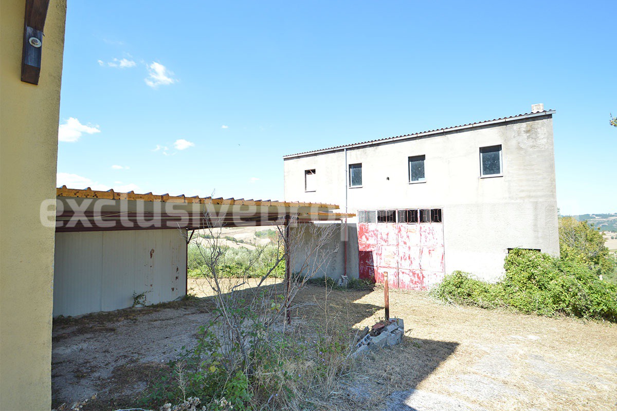 Country House with Land - Sea View and Large Garages for Sale in Acquaviva Collecroce - Molise