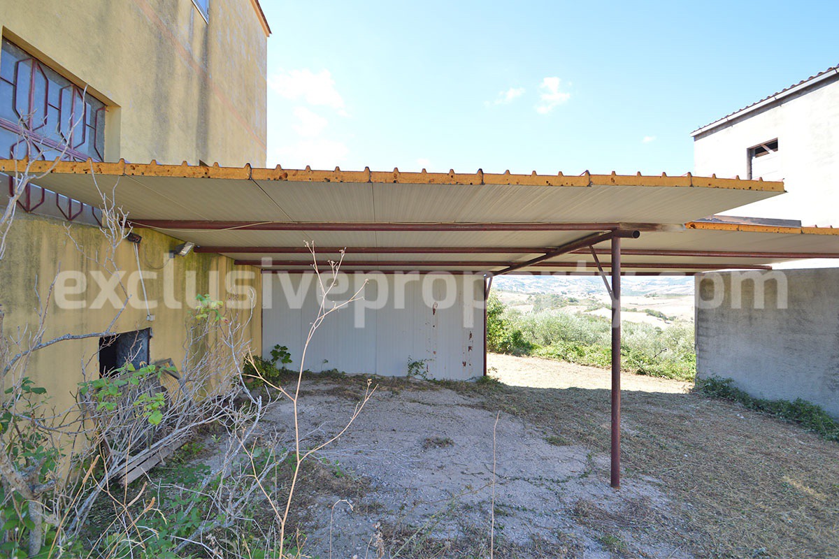 Country House with Land - Sea View and Large Garages for Sale in Acquaviva Collecroce - Molise