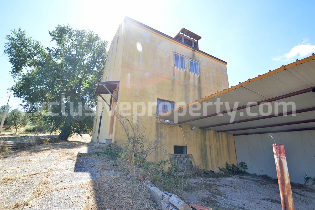 Country House with Land - Sea View and Large Garages for Sale in Acquaviva Collecroce - Molise