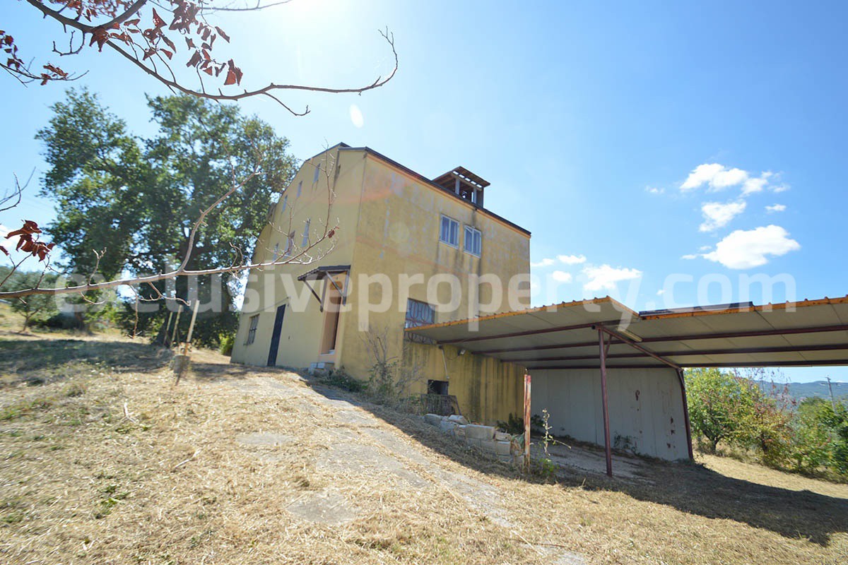 Country House with Land - Sea View and Large Garages for Sale in Acquaviva Collecroce - Molise