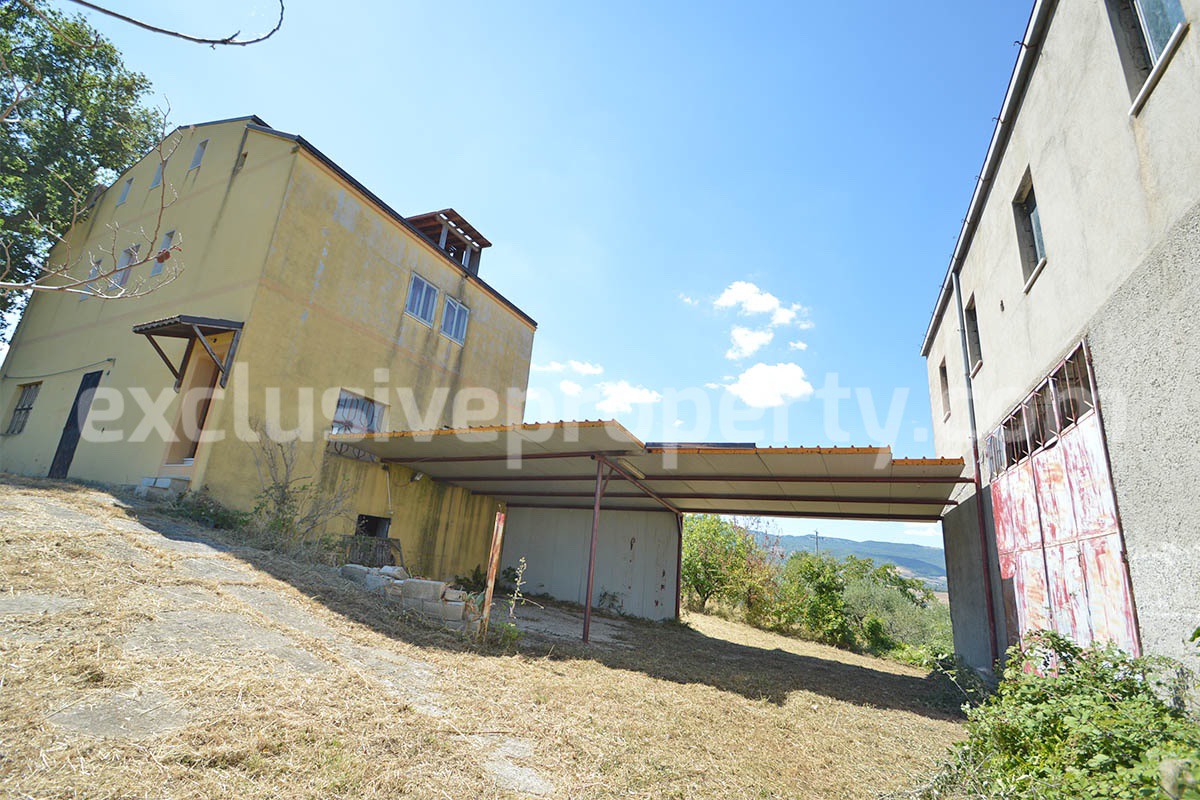 Country House with Land - Sea View and Large Garages for Sale in Acquaviva Collecroce - Molise