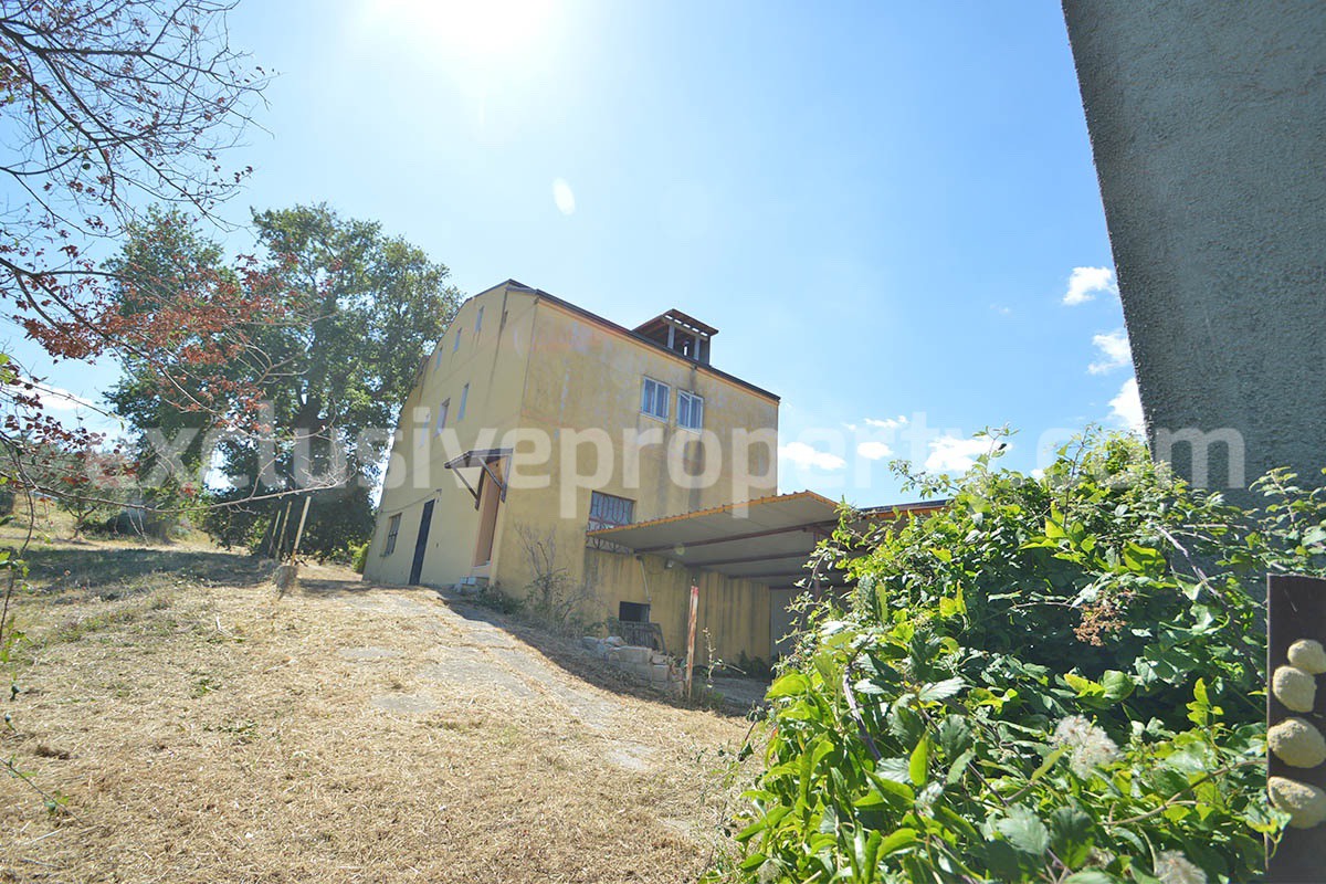 Country House with Land - Sea View and Large Garages for Sale in Acquaviva Collecroce - Molise