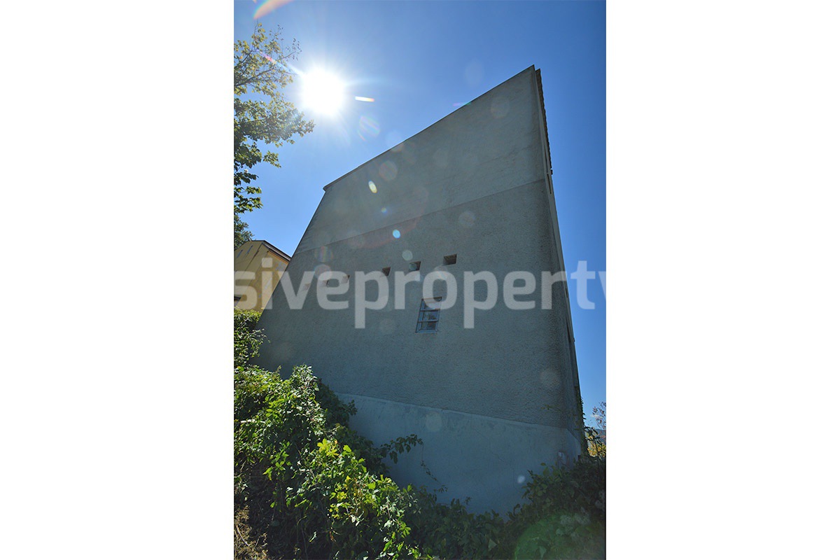 Country House with Land - Sea View and Large Garages for Sale in Acquaviva Collecroce - Molise