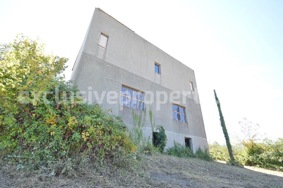 Country House with Land - Sea View and Large Garages for Sale in Acquaviva Collecroce - Molise