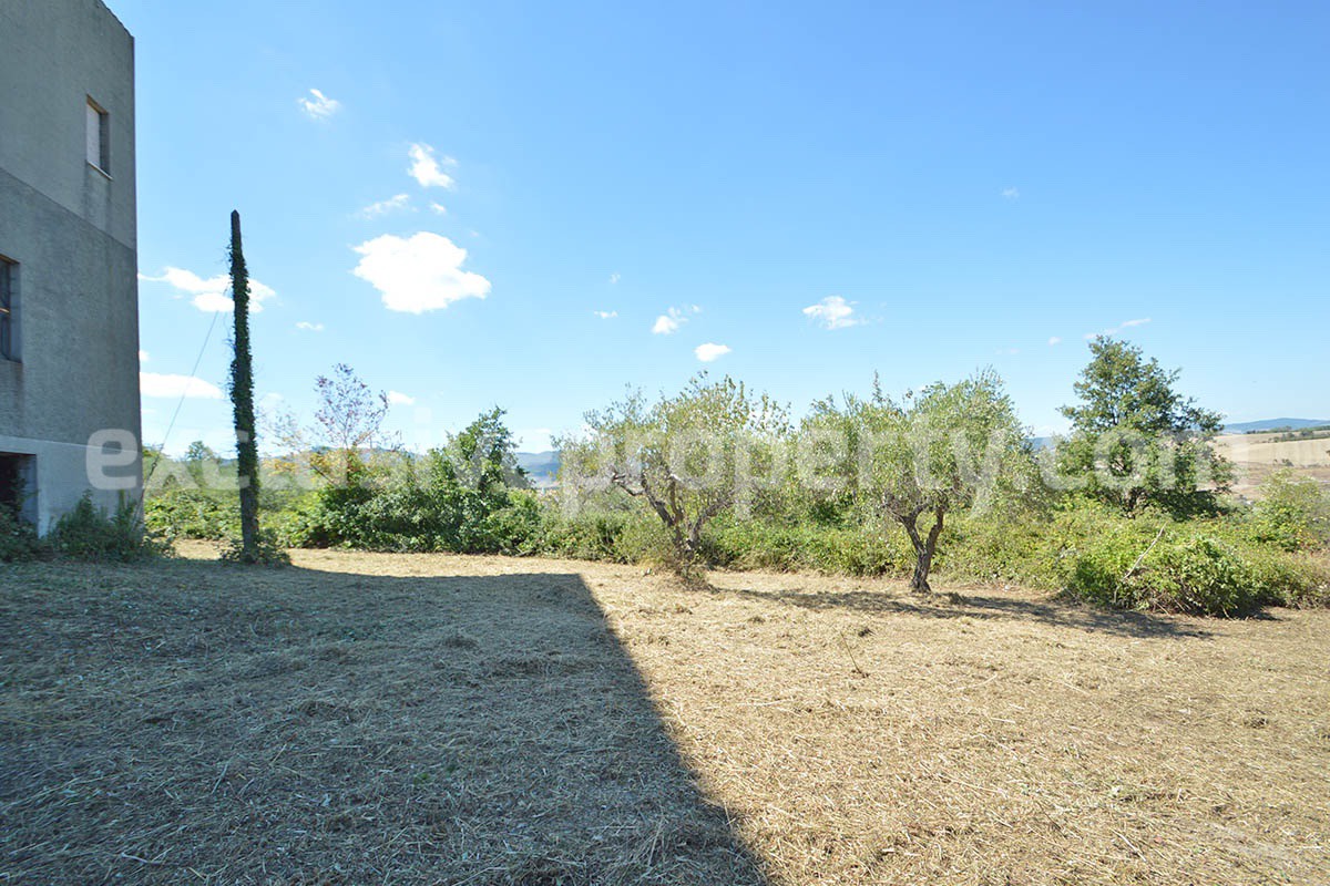 Country House with Land - Sea View and Large Garages for Sale in Acquaviva Collecroce - Molise