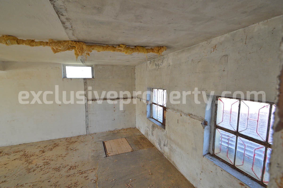 Country House with Land - Sea View and Large Garages for Sale in Acquaviva Collecroce - Molise