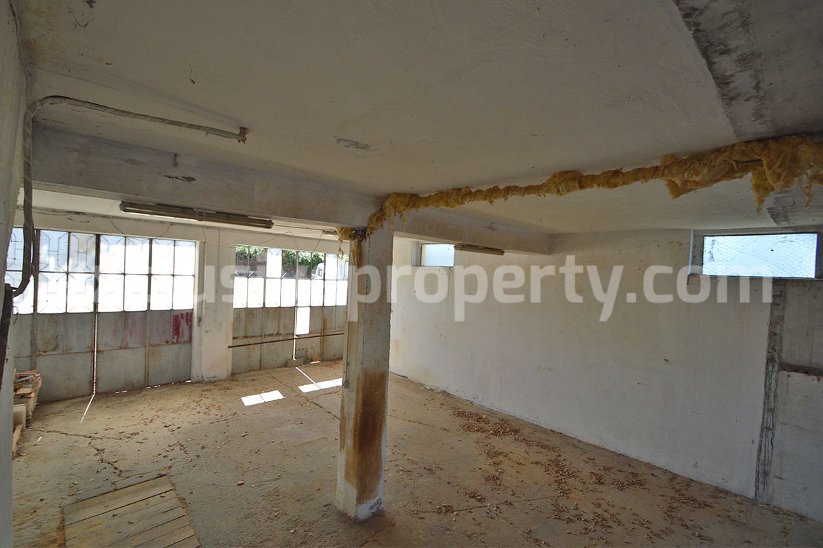 Country House with Land - Sea View and Large Garages for Sale in Acquaviva Collecroce - Molise