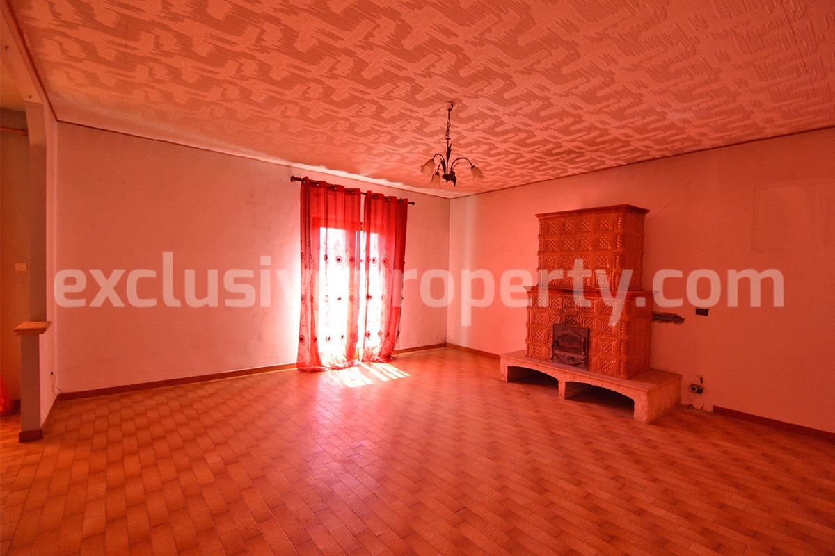 Country House with Land - Sea View and Large Garages for Sale in Acquaviva Collecroce - Molise