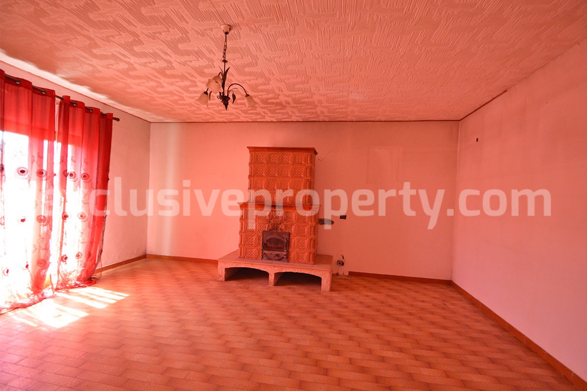 Country House with Land - Sea View and Large Garages for Sale in Acquaviva Collecroce - Molise