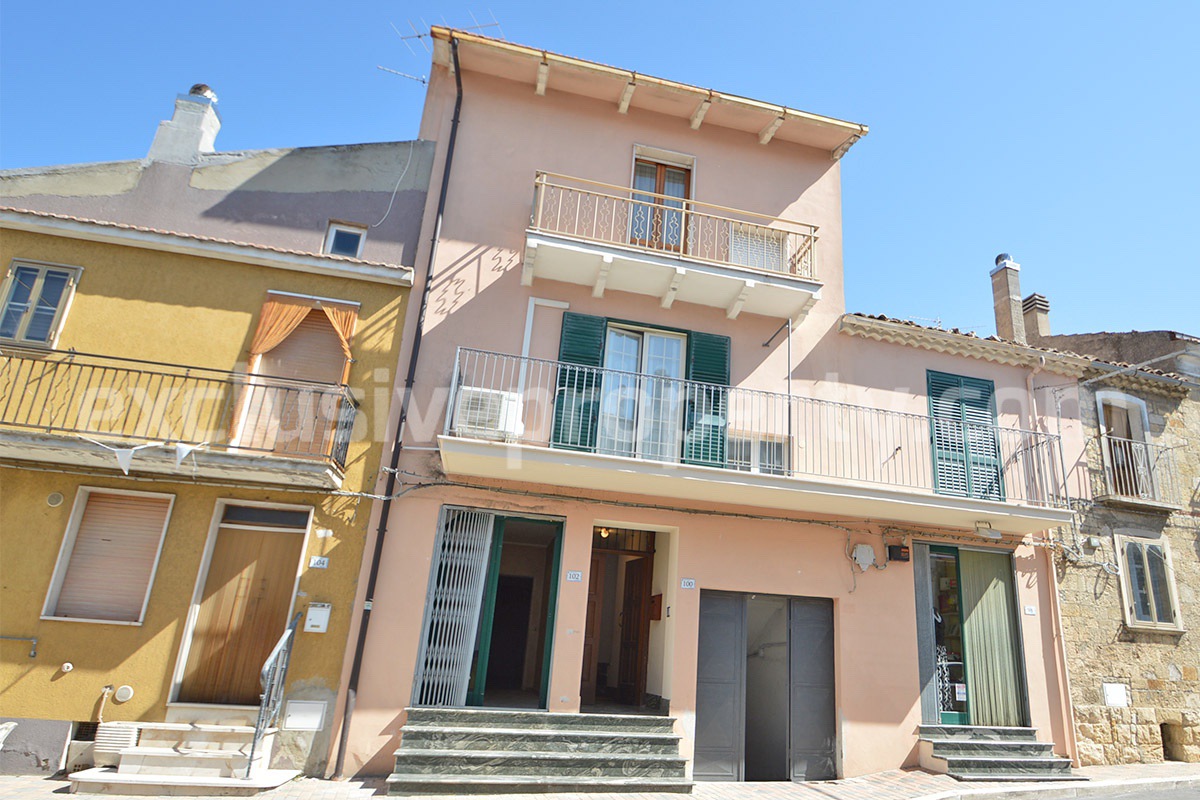 Large Furnished Town House with Sea View Terraces - Garage and Shop for Sale in Tavenna - Molise