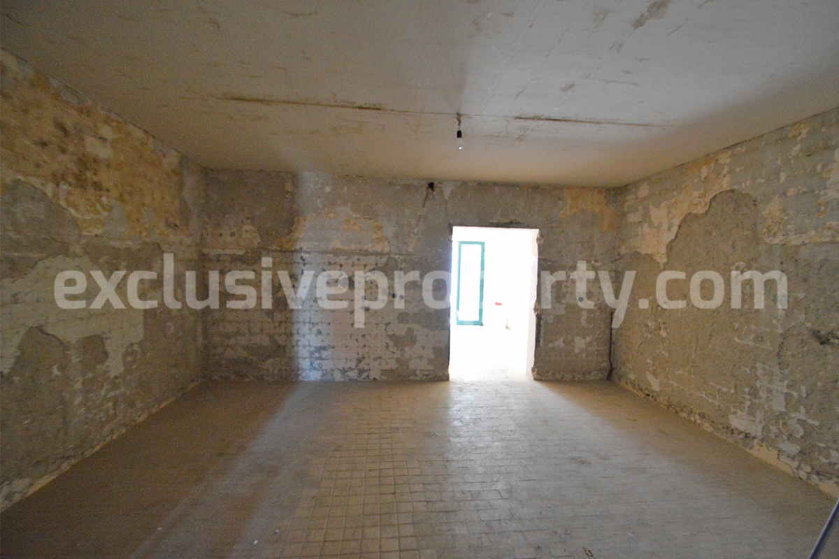 Large Furnished Town House with Sea View Terraces - Garage and Shop for Sale in Tavenna - Molise