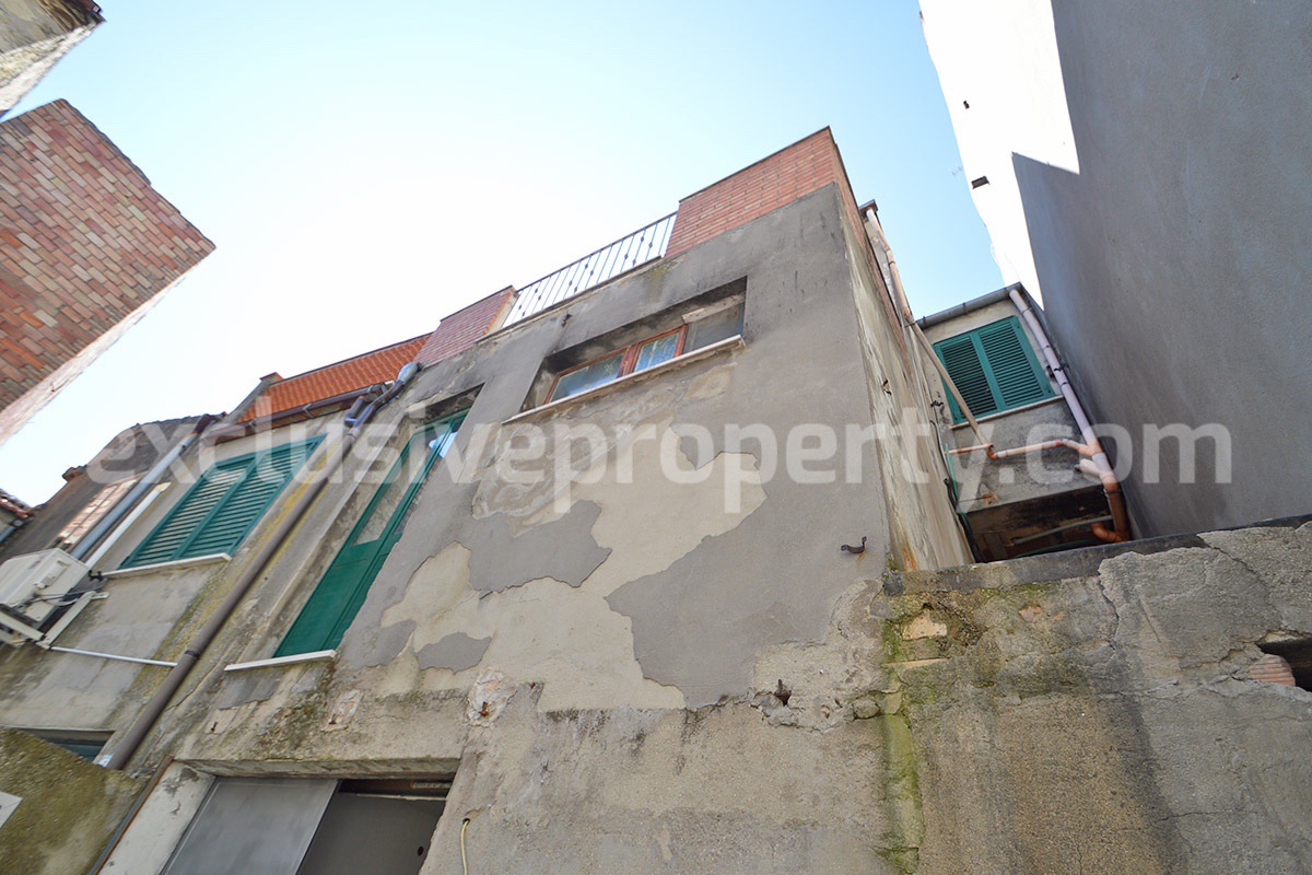 Large Furnished Town House with Sea View Terraces - Garage and Shop for Sale in Tavenna - Molise