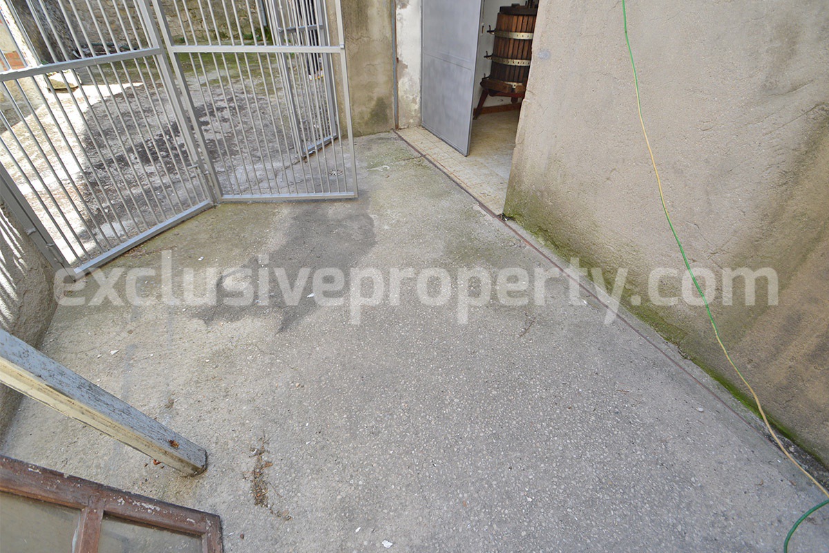 Large Furnished Town House with Sea View Terraces - Garage and Shop for Sale in Tavenna - Molise