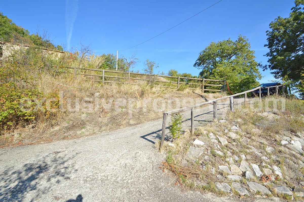 Italian Lake-View Country House for Sale in Molise - Panoramic Terrace - Private Land in Guardialfiera