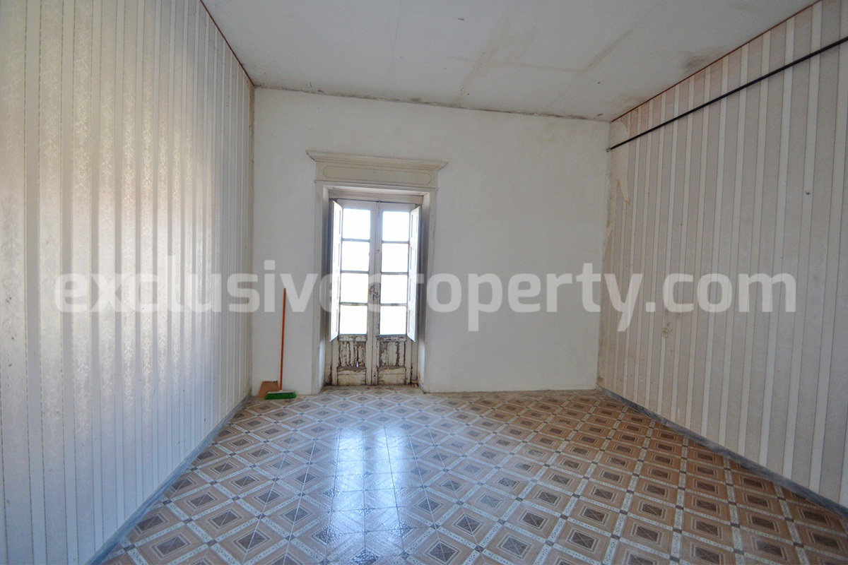 Cheap Italian Property for Sale - Apartment to Renovate in Lupara - Molise with Terrace