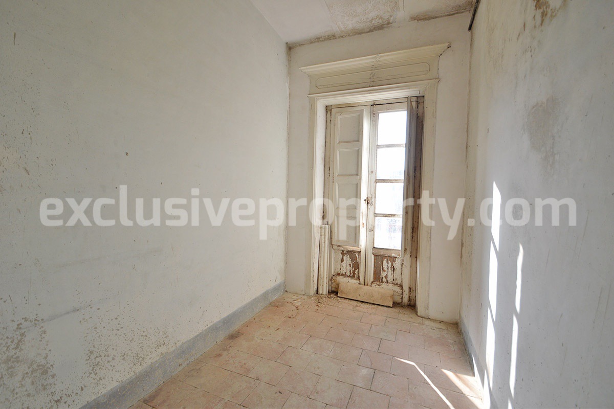 Cheap Italian Property for Sale - Apartment to Renovate in Lupara - Molise with Terrace
