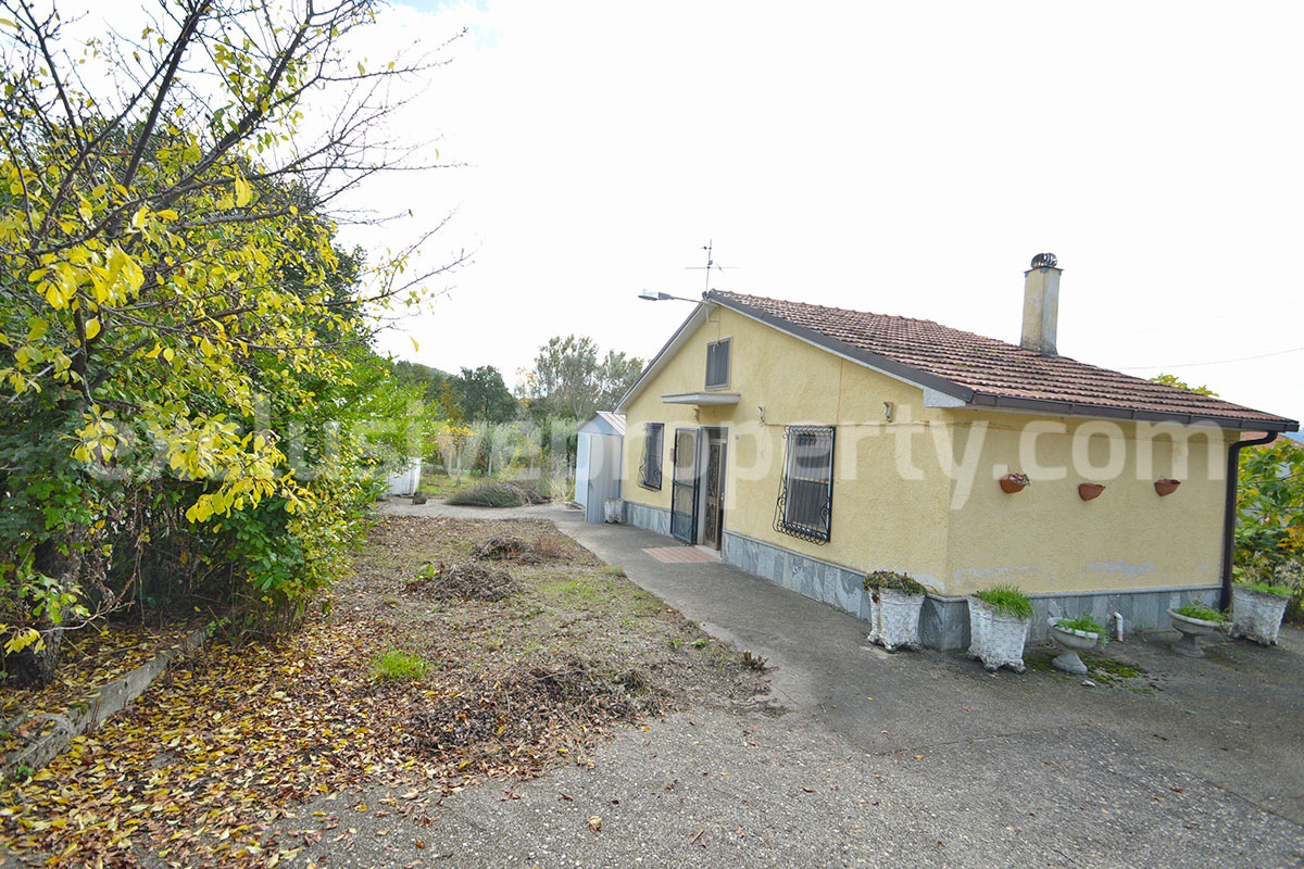 Traditional Stone House with Land and Mountain Views in Schiavi di Abruzzo - Italy