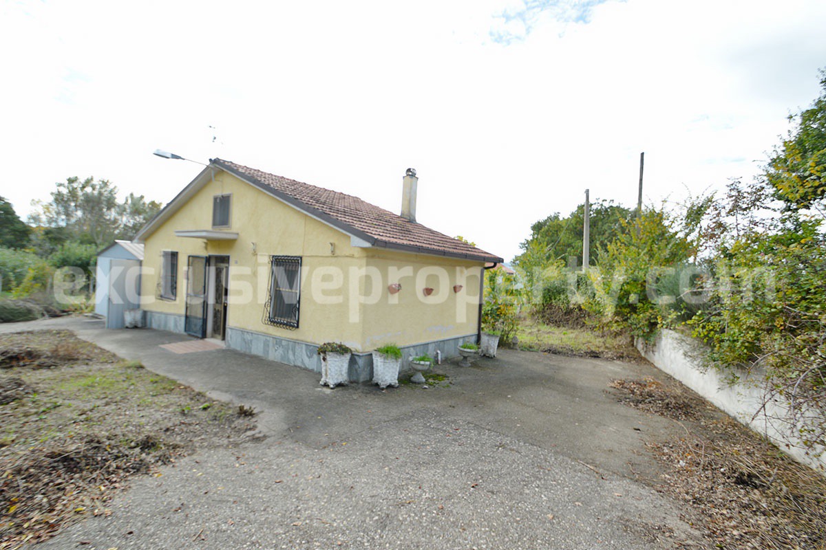 Traditional Stone House with Land and Mountain Views in Schiavi di Abruzzo - Italy