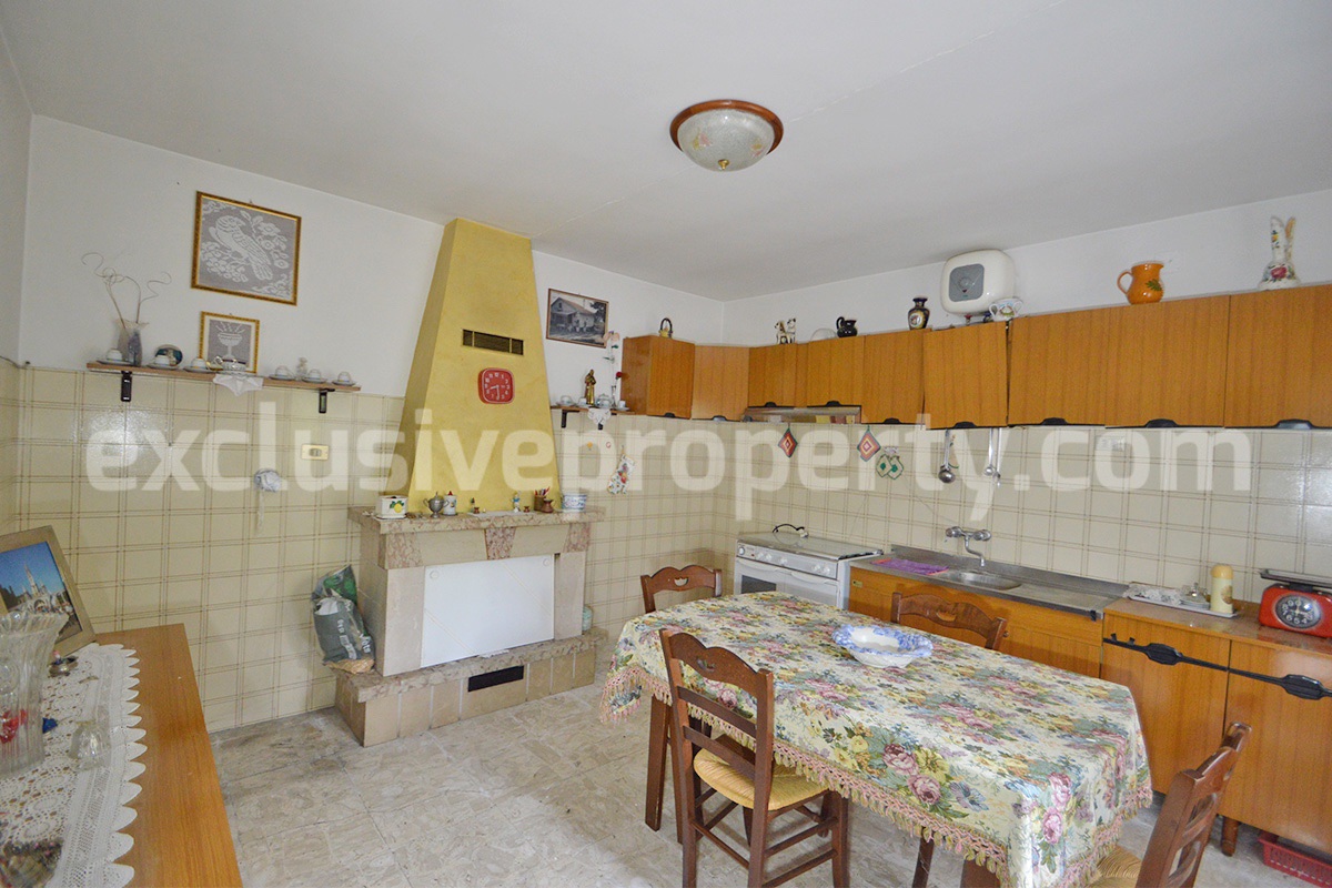 Traditional Stone House with Land and Mountain Views in Schiavi di Abruzzo - Italy