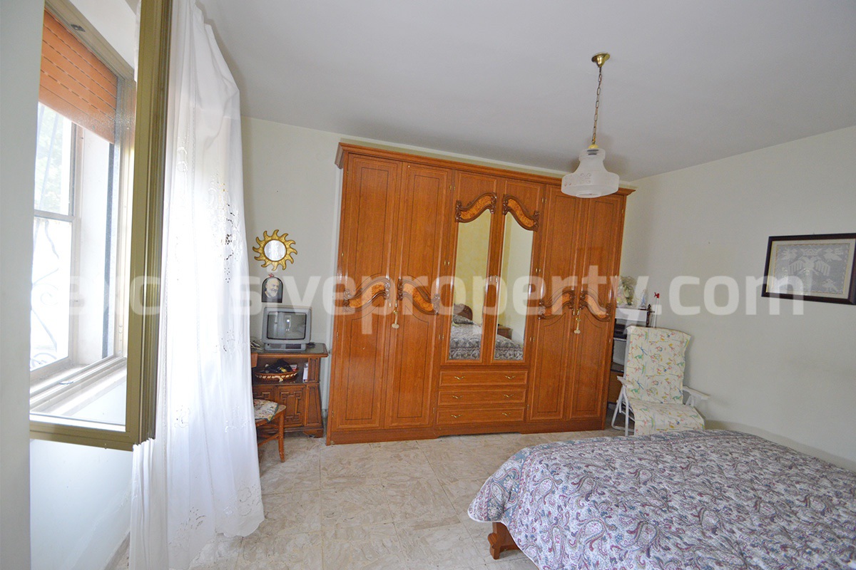 Traditional Stone House with Land and Mountain Views in Schiavi di Abruzzo - Italy