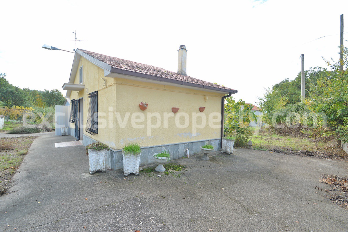 Traditional Stone House with Land and Mountain Views in Schiavi di Abruzzo - Italy