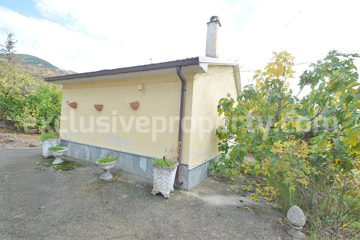 Traditional Stone House with Land and Mountain Views in Schiavi di Abruzzo - Italy