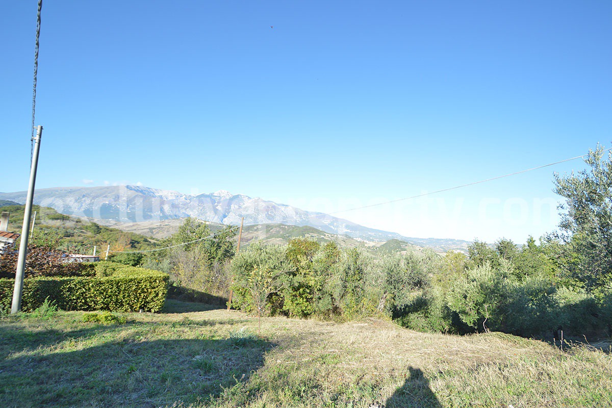 Country house to renovate for sale in Altino with panoramic views of Majella and the Adriatic Sea